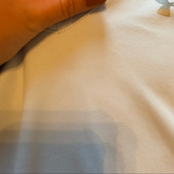 Light blue under armor shirt - Picture 3 of 4